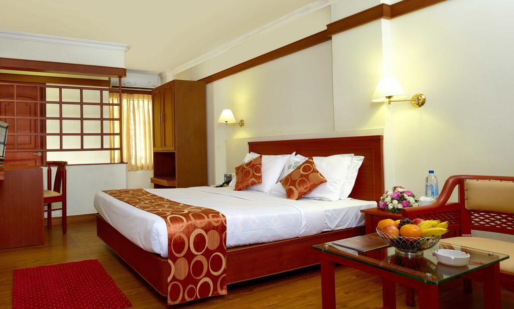 Hotel Aiswarya Kochi Exterior foto